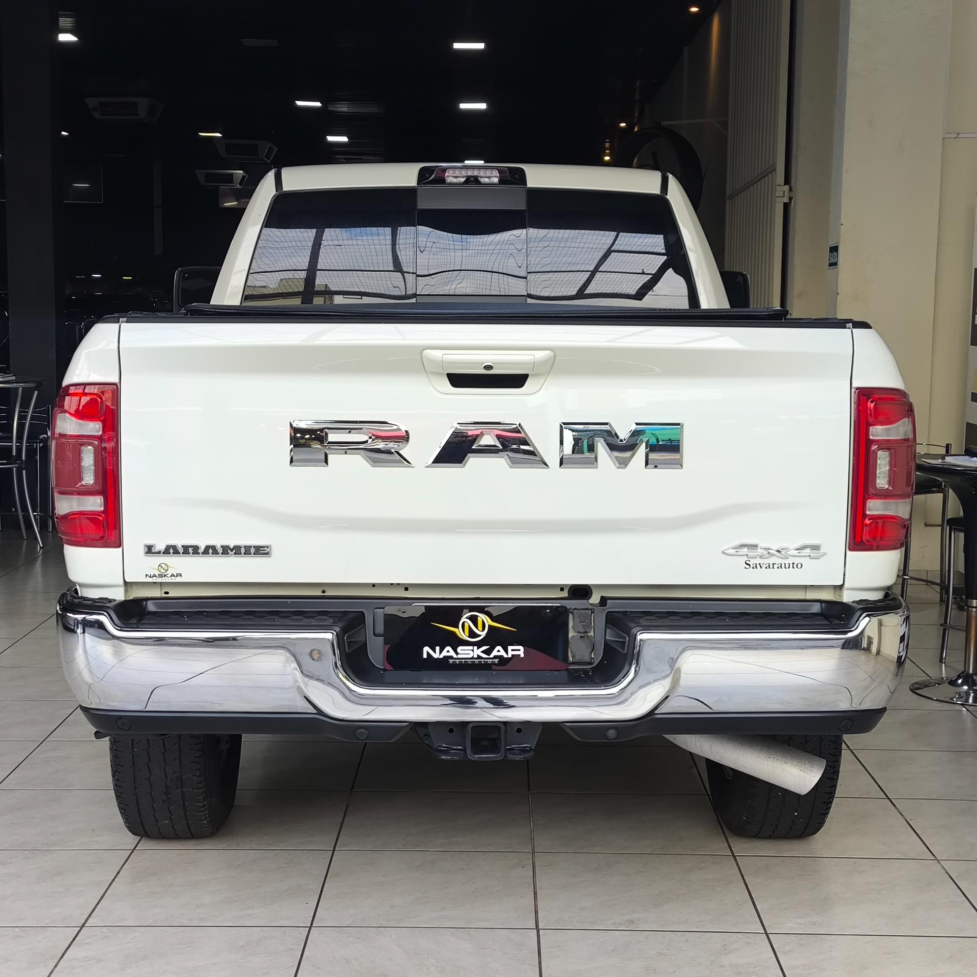 2500 Laramie 67 Tdi Cd 4x4 Diesel — frente